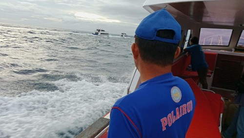 Penanganan peristiwa kebakaran Kapal Boat The Angkal 6, Selasa (6/1/2026). (Polairud Polres Klungkung)