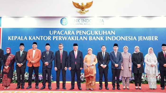 Pesan Bupati Ipuk Saat Hadiri Pengukuhan Kepala BI Jember yang Baru