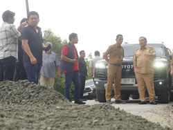 Amankan Jalur Mudik, Pemprov Riau Kebut Perbaikan Jalan-Siapkan Alat Berat