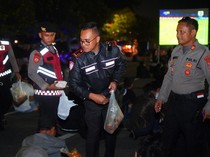 Suporter Persib Bandung Diakomodir Polisi Saat Datang ke Kediri