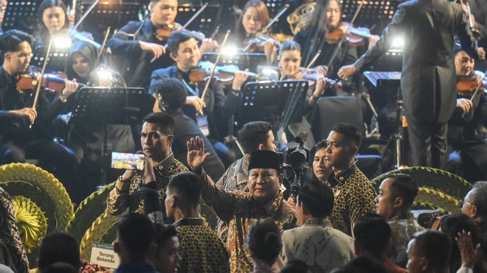 Presiden Prabowo Subianto memberikan arahan saat menghadiri perayaan Natal Nasional 2025 di Tenis Indoor Senayan, Jakarta, Senin (5/1/2026). Perayaan Natal Nasional 2025 mengusung tema Allah Hadir untuk Menyelamatkan Keluarga.