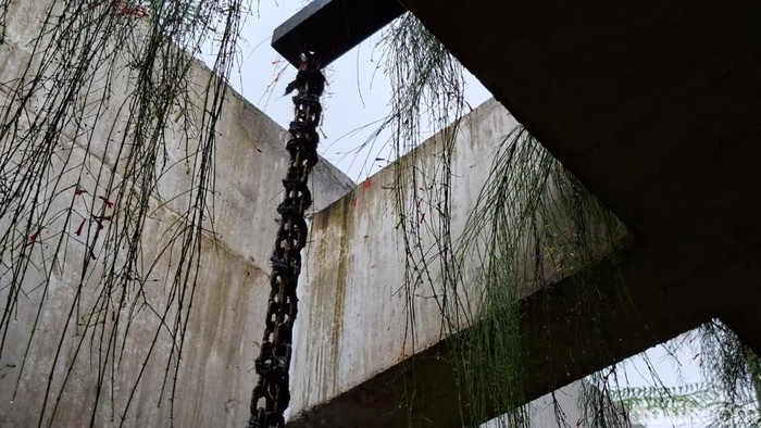 Kenalan dengan Rain Chain, Pengganti Talang Air yang Bikin Rumah Lebih Estetis