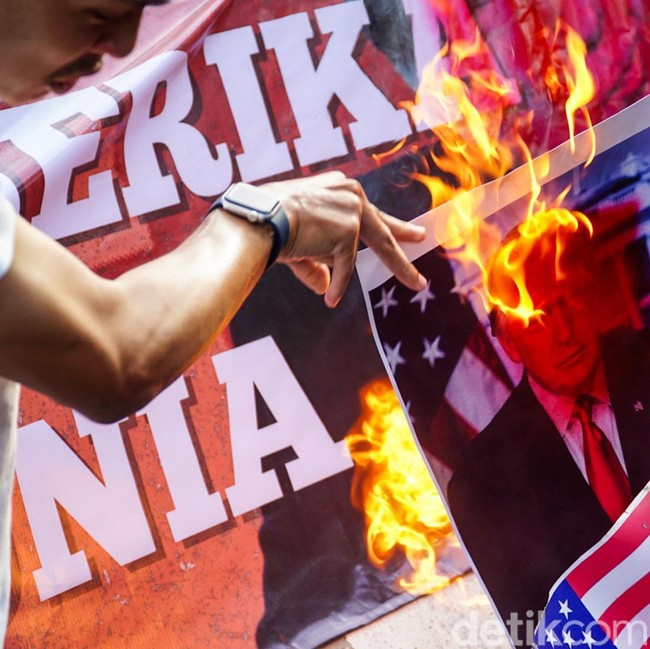 Seruan Dukung Venezuela Menggema di Depan Kedubes AS