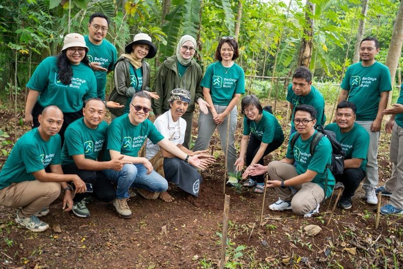 SMBC Indonesia Tanam 1.971 Pohon di Garut Lewat BerDaya untuk Bumi