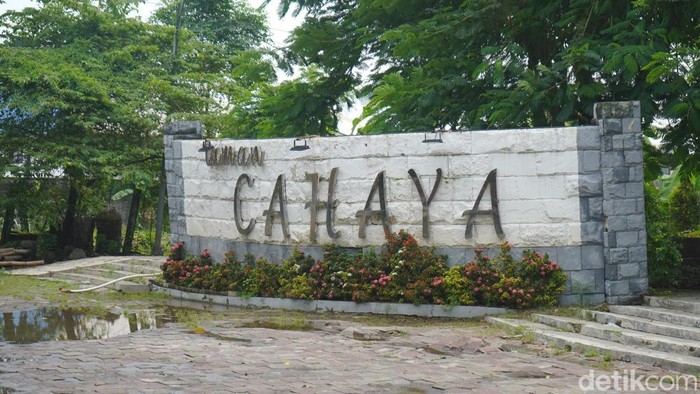 Fasilitas dan daya tarik Taman Cahaya Surabaya