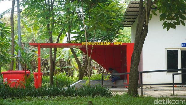 Fasilitas dan daya tarik Taman Cahaya Surabaya