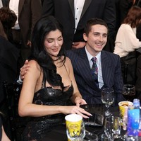 “Terakhir, saya ingin mengucapkan terima kasih kepada pasangan saya selama tiga tahun terakhir,” ujar Timothee, seperti dikutip dari Page Six. “Terima kasih atas fondasi yang kita bangun bersama. Aku mencintaimu,” lanjutnya. (Foto: Anna Webber/Getty Images for Cold Stone Creamery & Wetzels Pretzels)