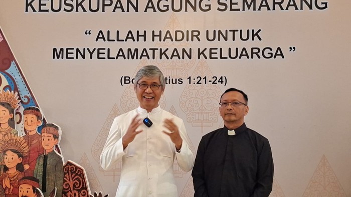 Vikaris Jenderal Keuskupan Agung Semarang, Romo FX. Sugiyana, Pr., mengapresiasi Polda Jateng atas suksesnya Operasi Lilin Candi 2025.