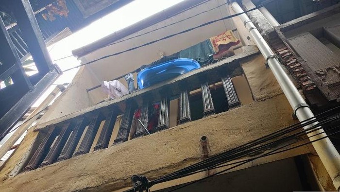 3 Anak di Jaktim Ditinggal Ortu Pergi, Balita Jatuh dari Lantai 2