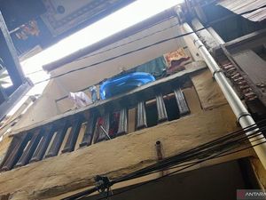 Getir 3 Anak di Jaktim, Dikunci dari Luar hingga Jatuh dari Lantai 2