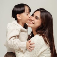 8 Pemotretan Terbaru Audi Marissa Bareng Putranya, Anthony Xie Tak Ikut