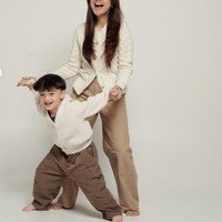 Beberapa netizen meyebut kebersamaan Audi dan Anzel bak kakak-adik. Audi sendiri meski sudah memiliki anak namun tetap terlihat bak abg dengan tubuh langsingnya. Foto: Instagram/@audimarissa