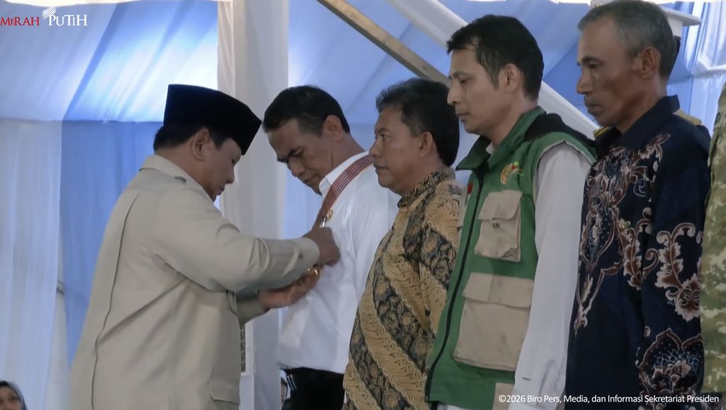 Bintang jasa kehormatan dalam acara panen Raya dan Pengumuman Swasembada Pangan, Karawang, Jawa Barat, Rabu (7/1/2026). (Tangkapan layar Youtube Setpres RI)