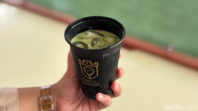 Estetik Abis! Ada Kafe dalam Lapangan Padel yang Mirip Kastil di Jaksel