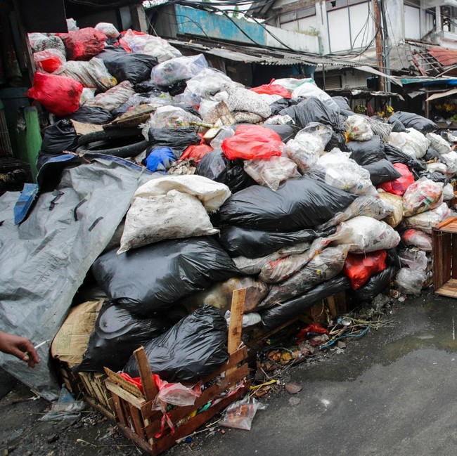 Darurat Sampah Dicabut, Tumpukan Sampah Masih Menggunung di Tangsel