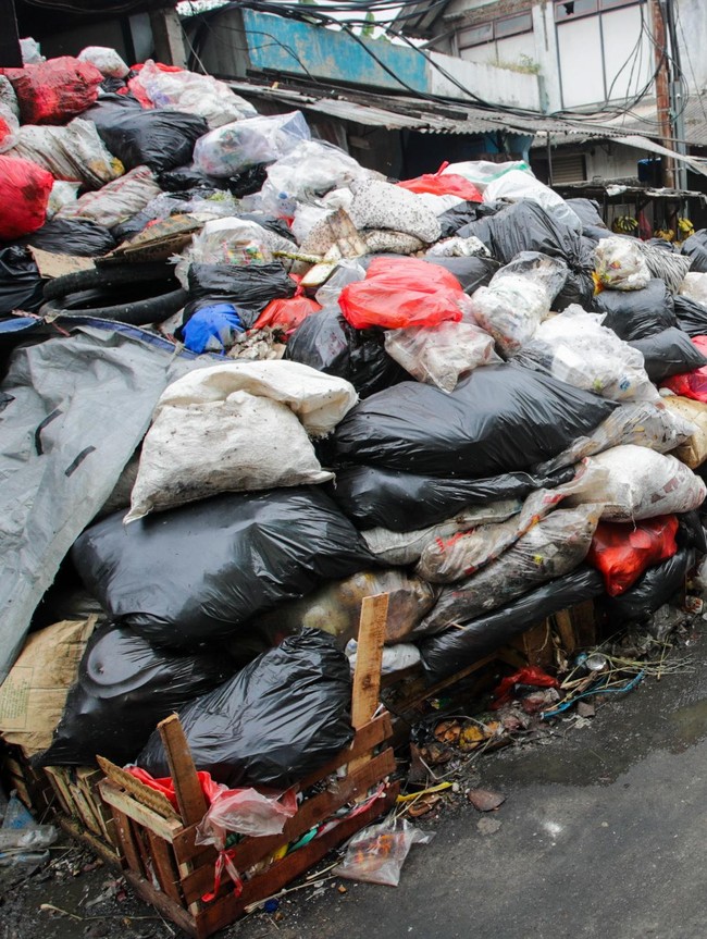 Darurat Sampah Dicabut, Tumpukan Sampah Masih Menggunung di Tangsel