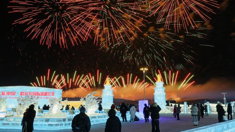 Festival Es Harbin Dibuka, Kembang Api Terangi Kota di Suhu Minus 20 Derajat