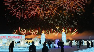 Festival Es Harbin Dibuka, Kembang Api Terangi Kota di Suhu Minus 20 Derajat