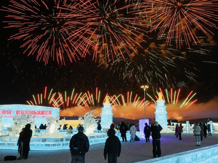 Festival Es Harbin Dibuka, Kembang Api Terangi Kota di Suhu Minus 20 Derajat