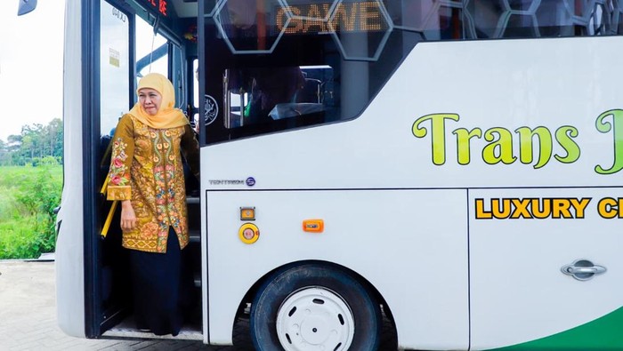 Khofifah Ajak Masyarakat Manfaatkan Bus Trans Jatim, Ini Tarif Tahun 2026