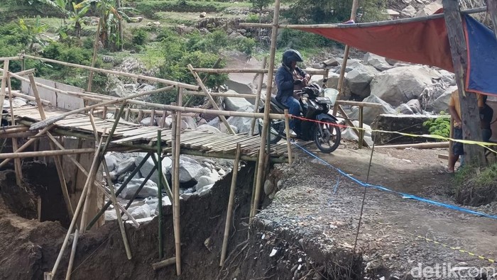 Molor, Pembangunan Jembatan Tegal-Brebes di Sirampog Disetop