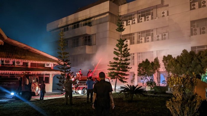 Kantor Bupati Inhil Terbakar!