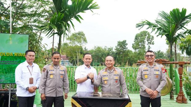 Kapolda Riau Irjen Pol Herry Heryawan meresmikan Tabung Harmoni Hijau, Rabu (7/1/2026). Tabung Harmoni Hijau ini menjadi penggerak kemandirian pangan sekaligus benteng pertahanan ekologis.