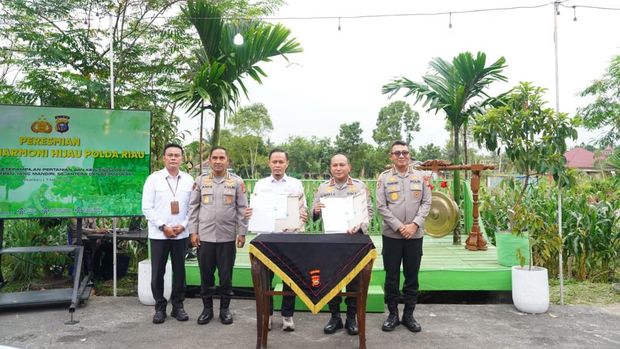Kapolda Riau Irjen Pol Herry Heryawan meresmikan Tabung Harmoni Hijau, Rabu (7/1/2026). Tabung Harmoni Hijau ini menjadi penggerak kemandirian pangan sekaligus benteng pertahanan ekologis.