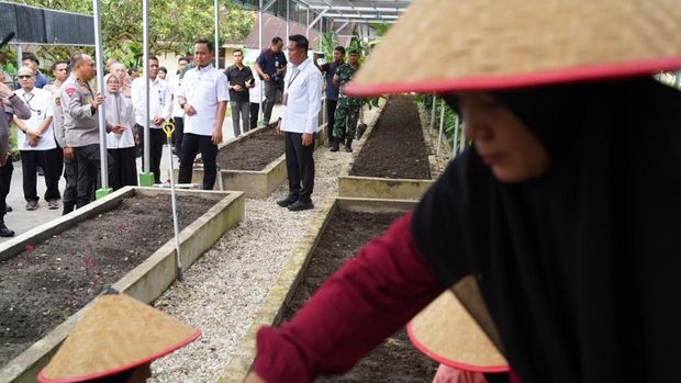 Kapolda Riau Irjen Pol Herry Heryawan meresmikan 'Tabung Harmoni Hijau' di Kota Pekanbaru, Rabu (7/1/2026).