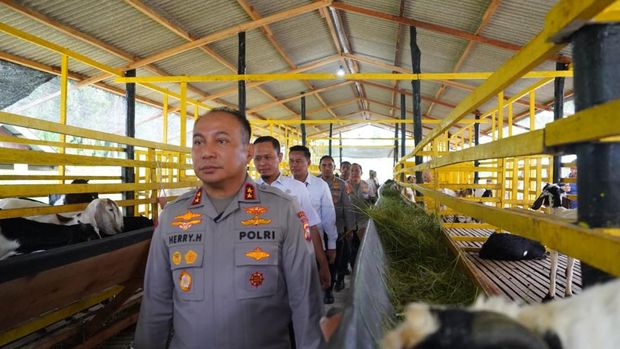 Kapolda Riau Irjen Pol Herry Heryawan meresmikan 'Tabung Harmoni Hijau' di Kota Pekanbaru, Rabu (7/1/2026).