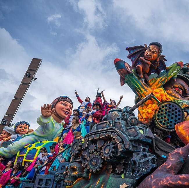 Karnaval Negros y Blancos Meriahkan Jalanan Kolombia