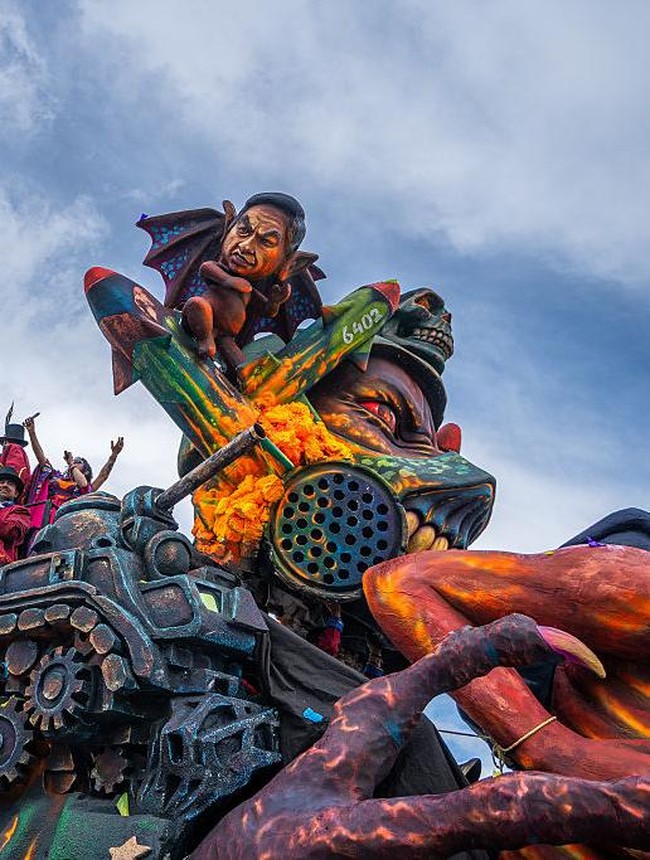 Karnaval Negros y Blancos Meriahkan Jalanan Kolombia