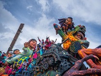 Karnaval Negros y Blancos Meriahkan Jalanan Kolombia