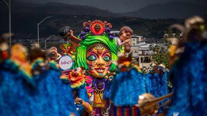 PASTO, COLOMBIA - JANUARY 6: A float passes on the path during the parade 