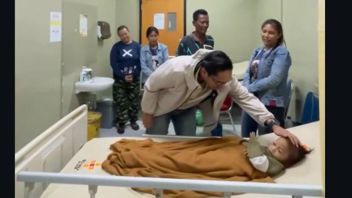 Walkot Rico Jenguk Balita Diduga Korban Peluru Nyasar Imbas Tawuran Belawan