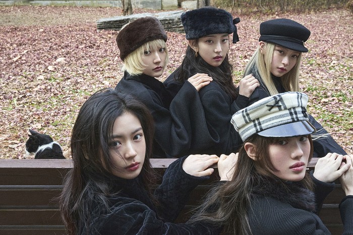 Teaser foto comeback KiiiKiii buat album Delulu Pack.
