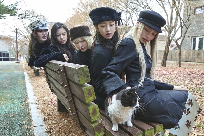 Teaser foto comeback KiiiKiii buat album Delulu Pack.