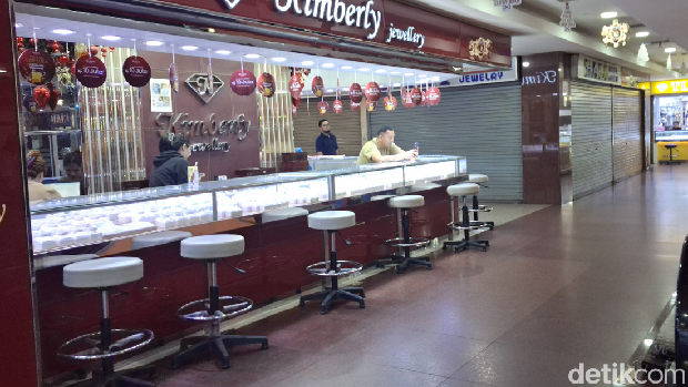 Kios emas di Melawai Plaza