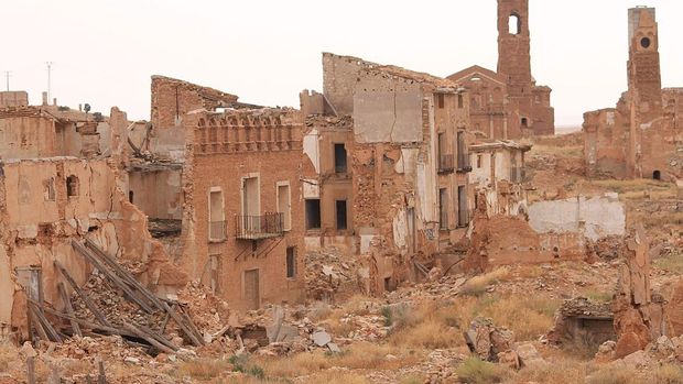 Kota mati Belchite, Spanyol, yang kini tinggal kenangan dan puing-puing bangunan.
