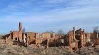 Meski tidak dihuni lagi, kini Belchite telah berubah menjadi salah satu destinasi wisata favorit para turis yang ingin mempelajari sejarah sekaligus melihat langsung dampak dari Perang Saudara Spanyol. Foto: Wikimedia Commons/CCA 3.0/Joan Banjo