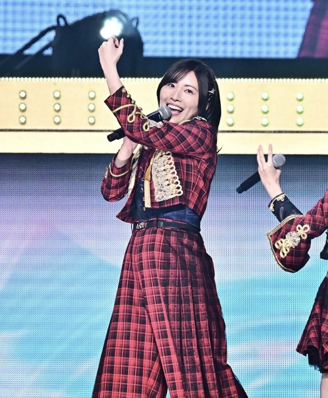 Melalui seorang kenalan, mereka akhirnya berbincang lewat telepon. Tsujimoto, yang dikenal menyukai kegiatan berkemah, menyarankan Matsui untuk mencoba camping sebagai cara memulihkan semangat.  “Saya hanya ingin menyampaikan betapa menyenangkannya berkemah,” katanya.  Foto: dok. Instagram @jurinamatsui3 @tsujimoto.tatsunori.camp