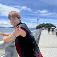 Meski sudah saling mengenal sejak lama, keduanya menegaskan tidak ada perasaan khusus pada saat itu. Hubungan mereka baru mulai berkembang bertahun-tahun kemudian, ketika Matsui tengah menjalani masa hiatus dari dunia hiburan. Tsujimoto mengaku sempat khawatir setelah mendengar kondisi Matsui dari rekan-rekannya. Foto: dok. Instagram @jurinamatsui3 @tsujimoto.tatsunori.camp