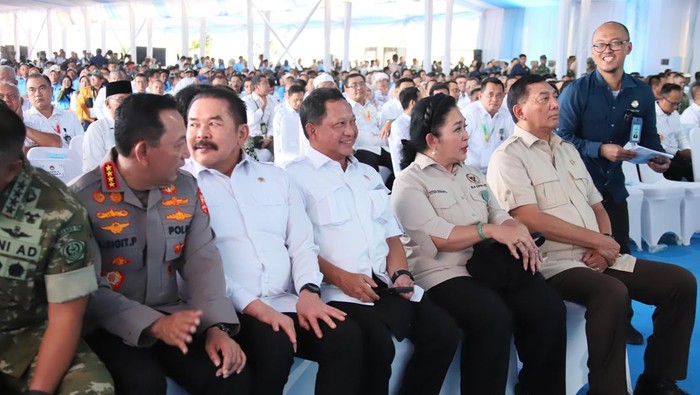 Tito Hadiri Panen Raya dan Pengumuman Swasembada Pangan di Karawang