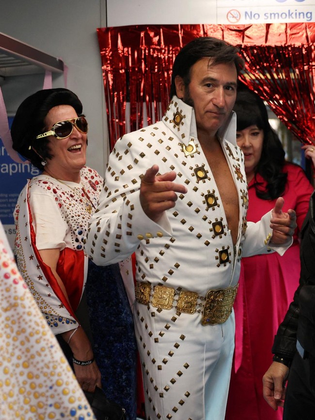 Naik Elvis Express, Penggemar Elvis Menuju Parkes