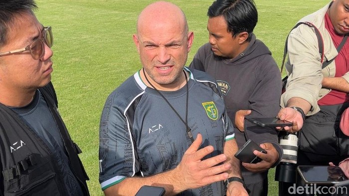 Persebaya vs Malut: Nostalgia Bernardo Tavares dengan Sayuri Bersaudara