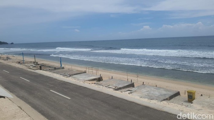 Wajah Baru Pantai Sepanjang Kini Bersih Tanpa Kios Berderet