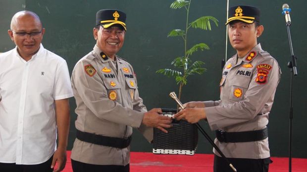 Penanaman bibit pohon buah di Sumedang