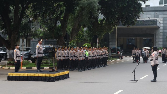 Polda Metro Beri Penghargaan Pos Terbaik Operasi Lilin Jaya 2025