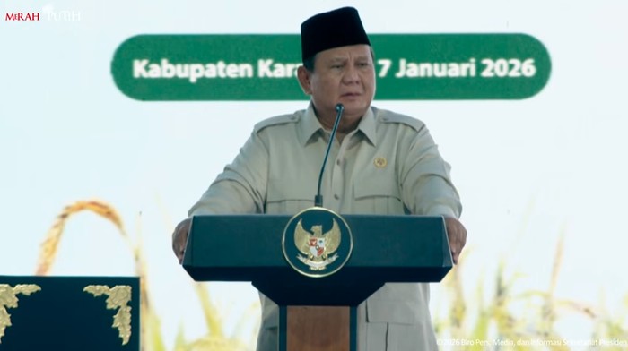 Prabowo dalam acara panen raya dan pengumuman swasembada pangan di Karawang, Jawa Barat, Rabu (7/1/2026)