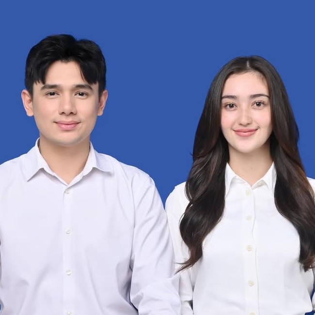 Cie... Ranty Maria dan Rayn Wijaya Foto Background Biru Jelang Nikah